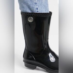 UGG Women's Sienna Black  Waterproof Boots Size 8